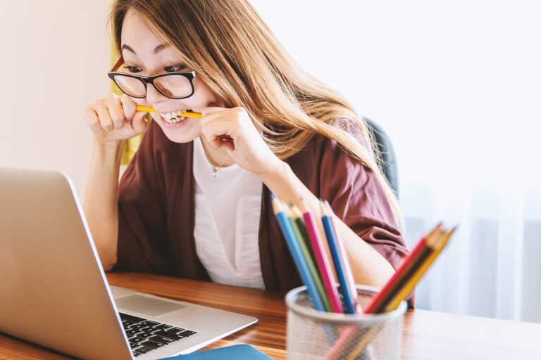 Wie eine Lesebrille Ihre Produktivität steigern kann