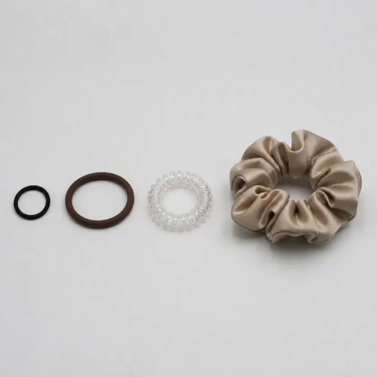 Vergleich von Mini-Haargummi, klassischem Band, Spiral-Haargummi und Scrunchie